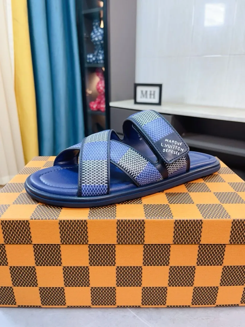 Men's shoes 💰380🌹🌹 (lv-Louis Vuitton) New men's slippers, high-end boutique, exquisite embossed logo decoration on the upper, fine workmanship, super soft soles, casual, loose and comfortable, a must-have in summer! \nsize：38-44